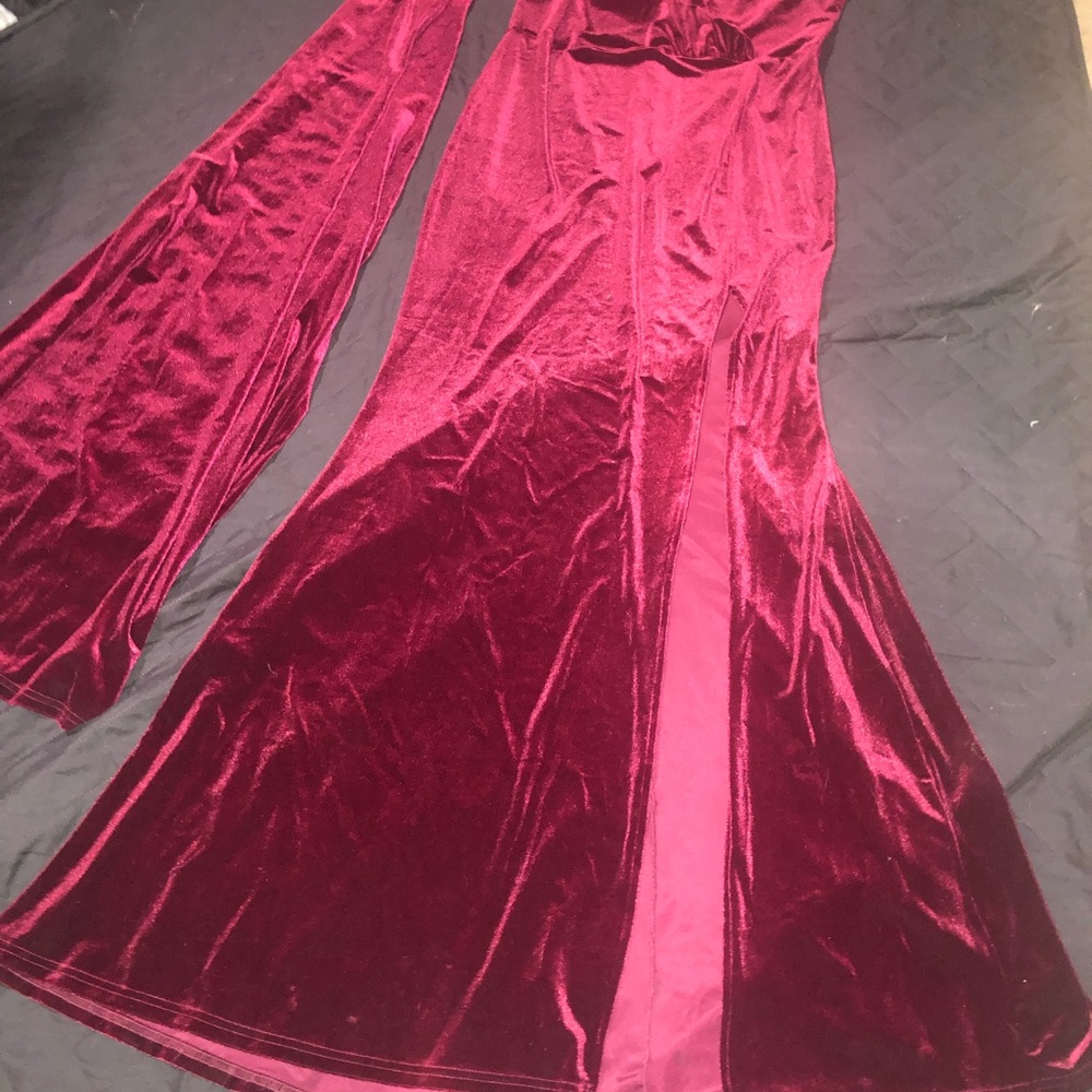 Feariesty Elegant Velvet Burgundy Gown Size 1XL